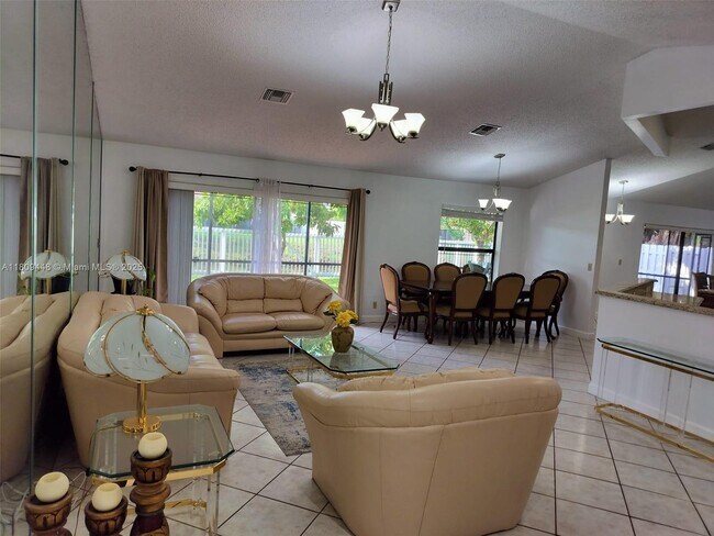 Foto del edificio - 10401 NW 18th Dr