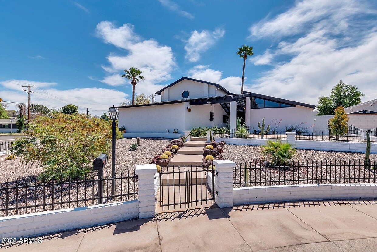 Foto principal - 1401 W Ocotillo Rd