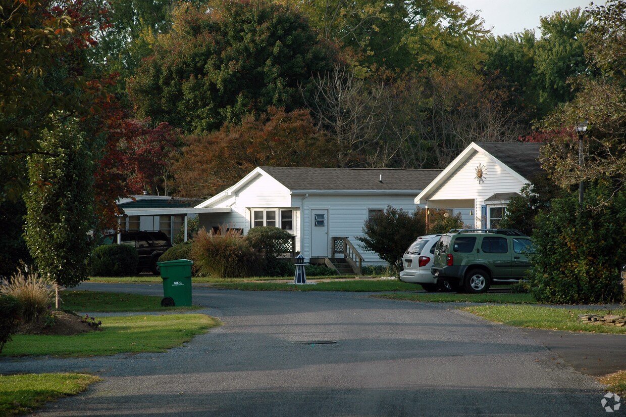 Building Photo - Camelot Meadows