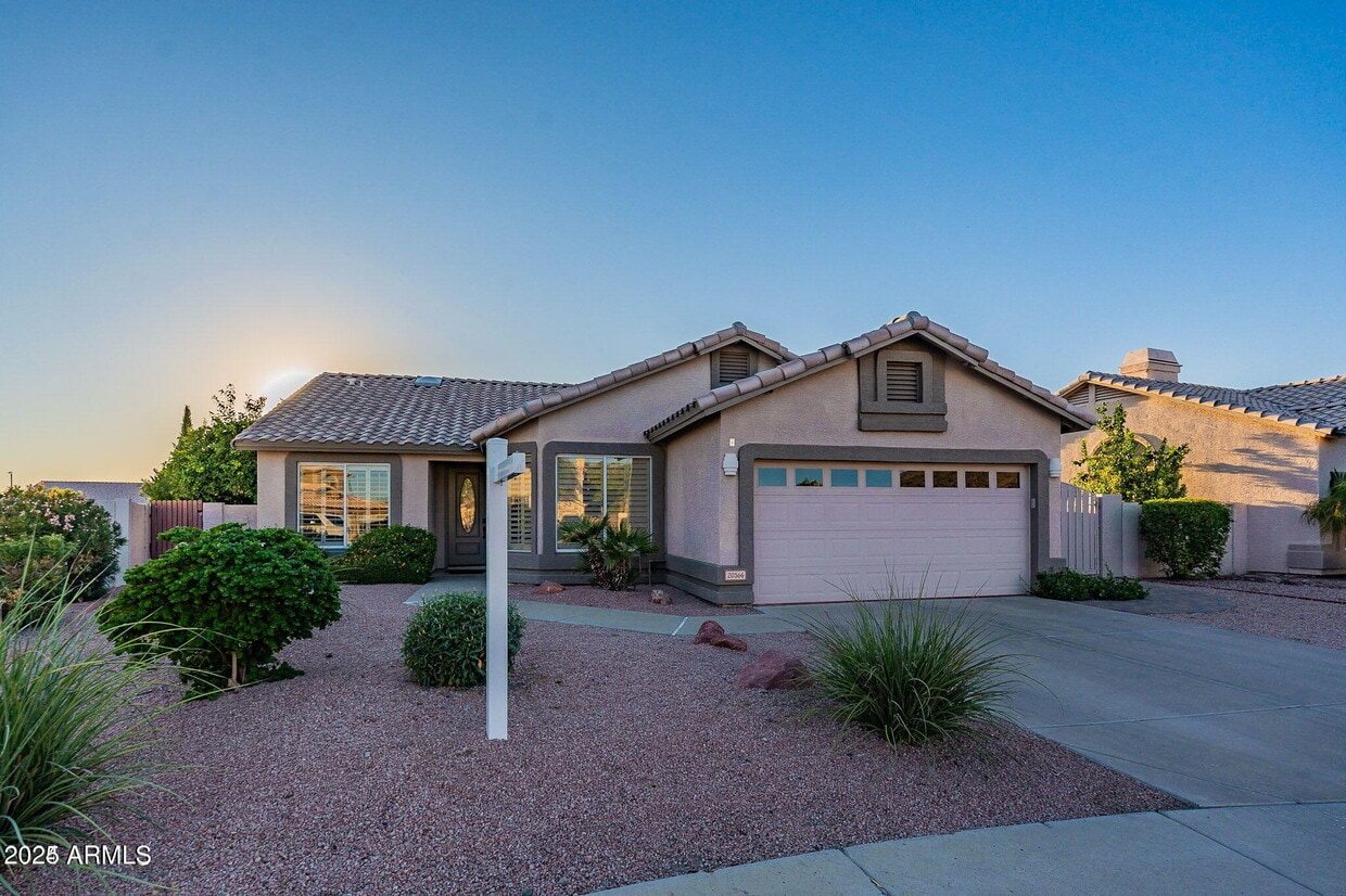 Primary Photo - 20364 N 52nd Ave