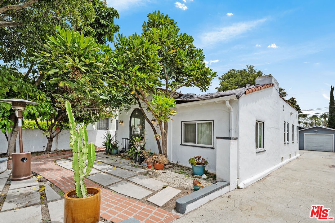 Building Photo - 2736 Cloverdale Ave