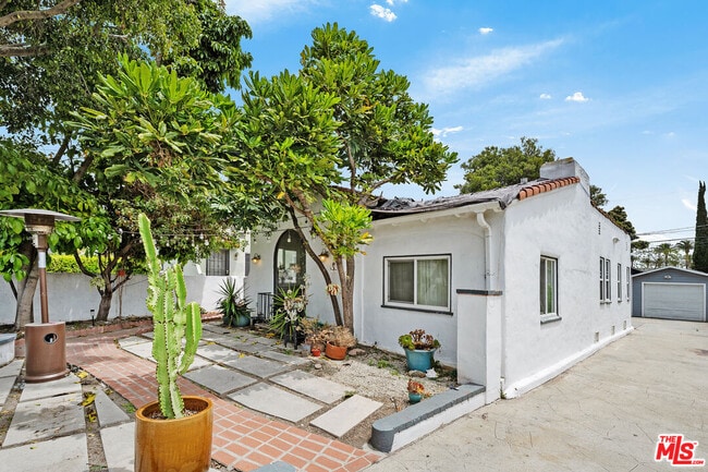 Building Photo - 2736 Cloverdale Ave