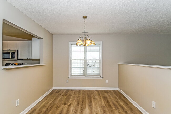 Building Photo - 2143 Castle Pines Dr