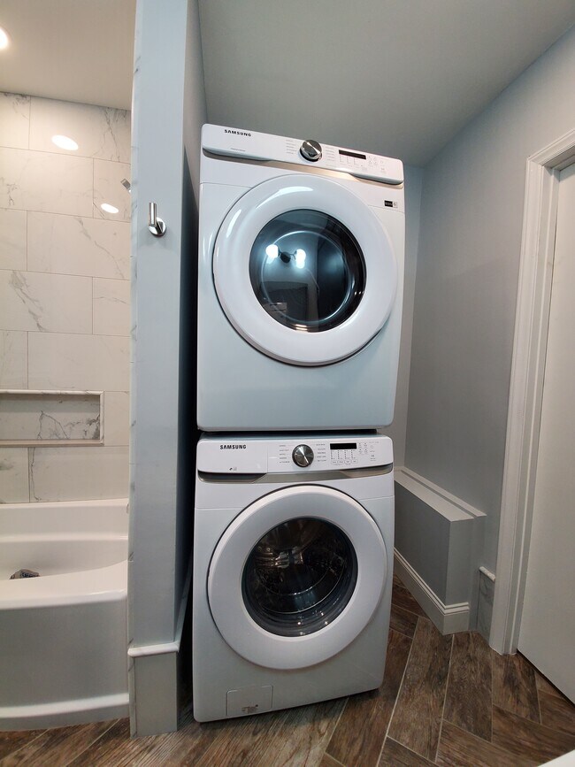 Lavadora/secadora apilable incluida - 1518 Ashburton Rd