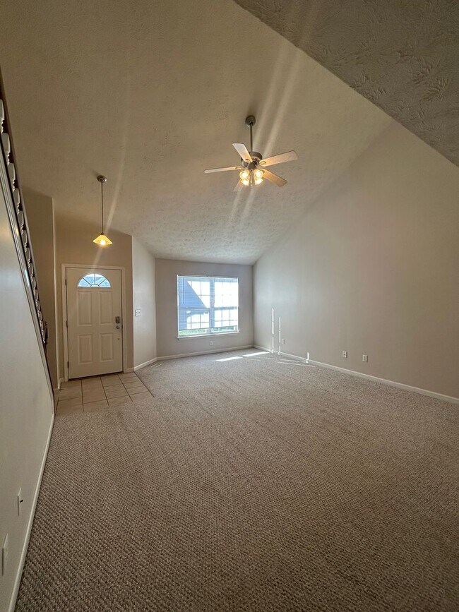 Foto del edificio - 3 Bedroom, 2.5 Bath Close To Purdue
