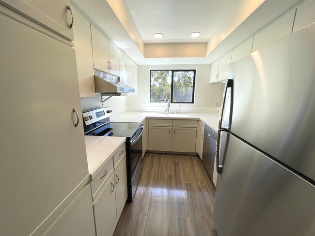 Kitchen - 5000 S Centinela Ave
