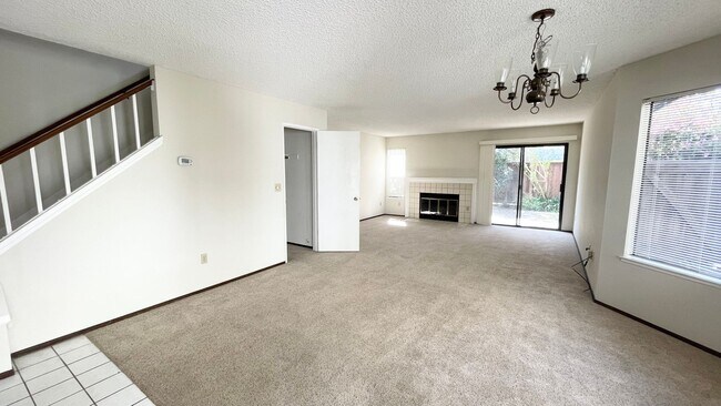 Foto del edificio - 115 Shepardson Lane - Move In Special - 30...