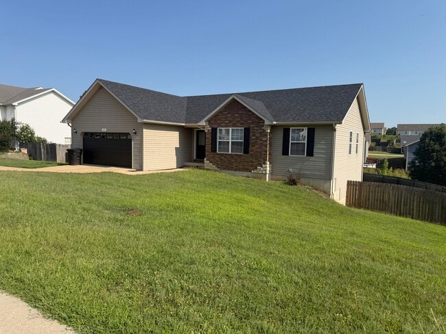 Building Photo - 135 Lyle Curtis Cir