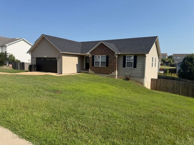 Foto del edificio - 135 Lyle Curtis Cir