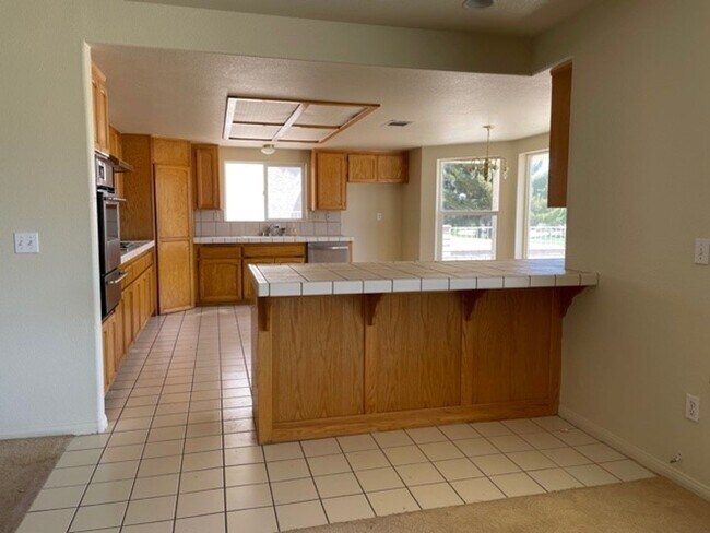 Building Photo - 27401 Lakeview Dr