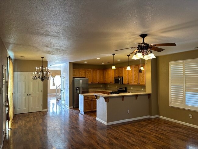 Building Photo - Spanos Park East Beautiful 4 bd 3 bath wit...