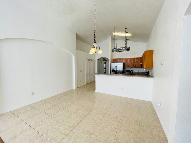 Building Photo - Beautiful, Spacious Home in Orlando!