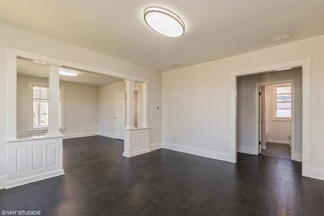 Foto del edificio - 329 W Maple Ave