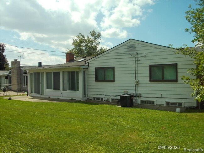 Foto del edificio - 38732 Monterey Dr