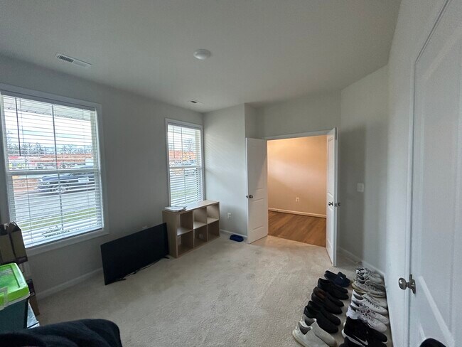 Foto del edificio - 2213 Swallowtail Ln