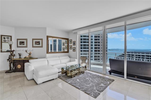 Foto principal - 848 Brickell Key Dr