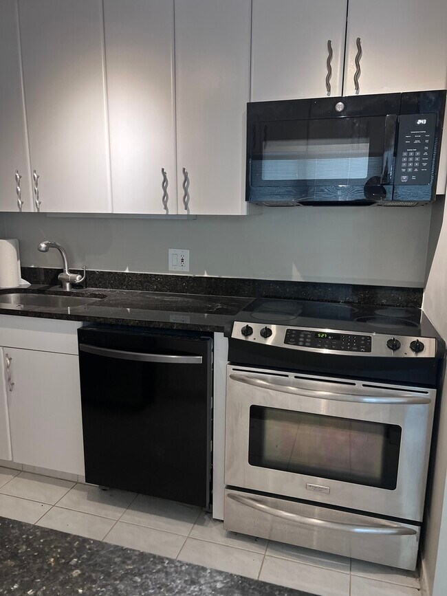 Foto del edificio - 1313 N Ritchie Ct