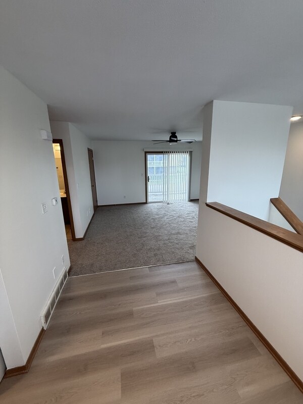 Foto del edificio - 215 Jewel Dr