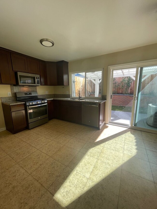 Foto del edificio - Cozy 2b/1.5ba Townhome in Anaheim