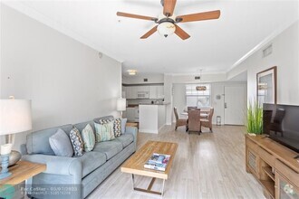 Building Photo - 580 S Sapodilla Ave