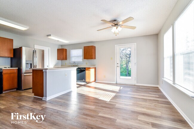 Foto del edificio - 8823 Youngs Creek Ln