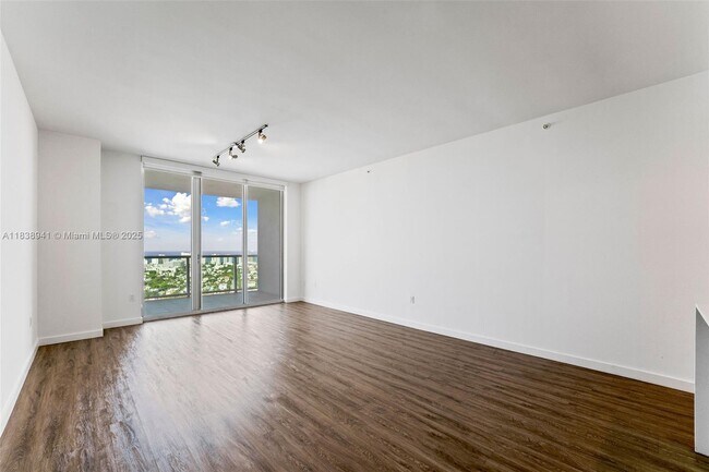 Foto del edificio - 1500 Bay Rd