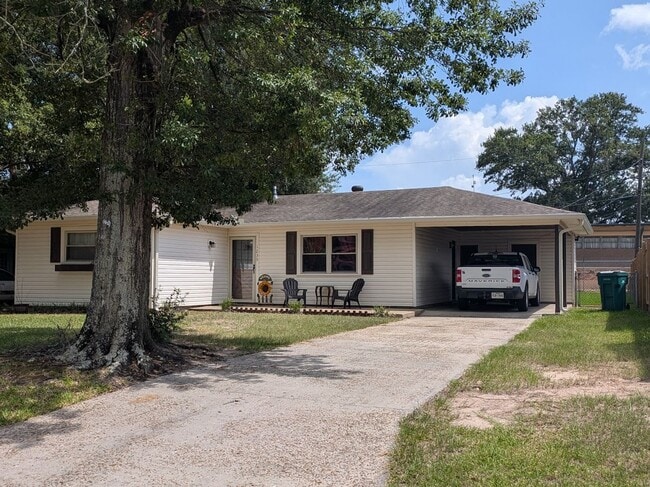 Building Photo - 1235Palm Dr., Orange, TX 77630