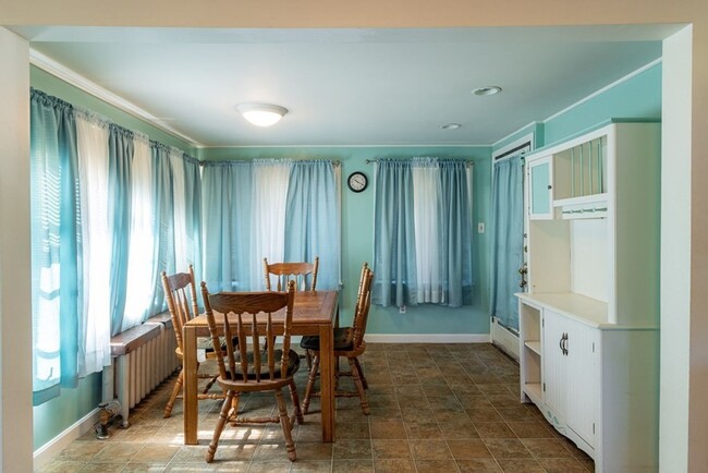 Building Photo - 74 Carlisle St