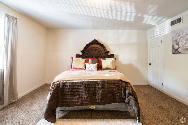 Interior Photo - Courtyard Estates