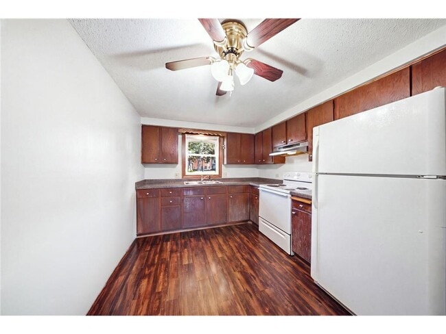 Foto del edificio - 3485 Lester Ave