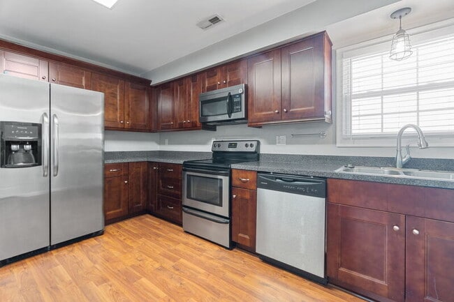 Building Photo - 1128 Grandy Ct