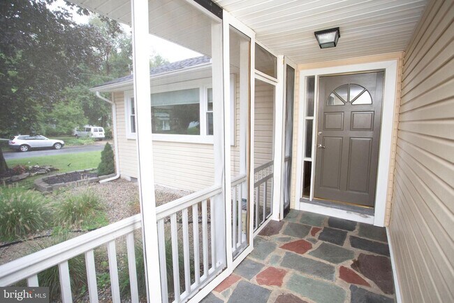 Foto del edificio - 36 Delwood Rd