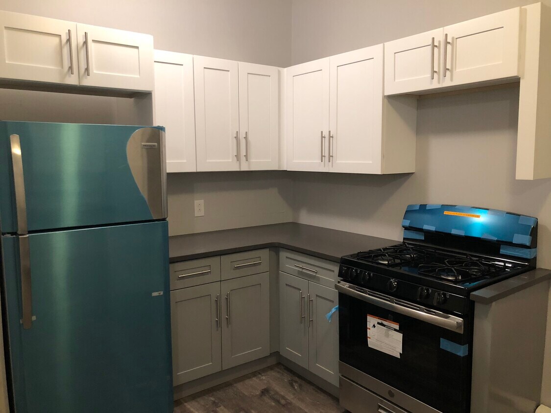 240 Bergen Ave, Jersey City, NJ 07305 240 Bergen Ave Jersey City, NJ