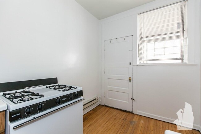 Building Photo - 1 bedroom in Chicago IL 60613