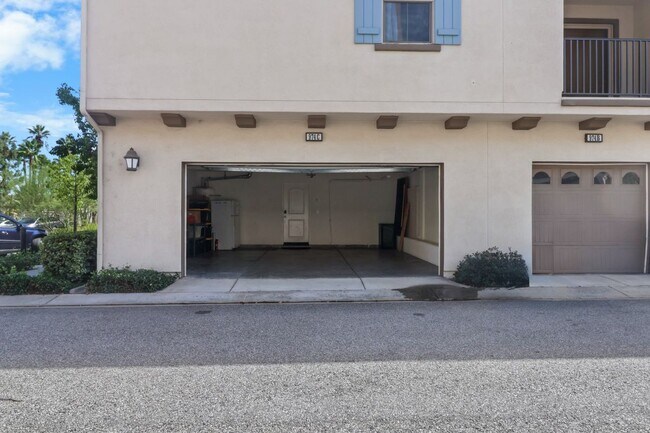 Foto del edificio - 974 N Sweetbriar Ln
