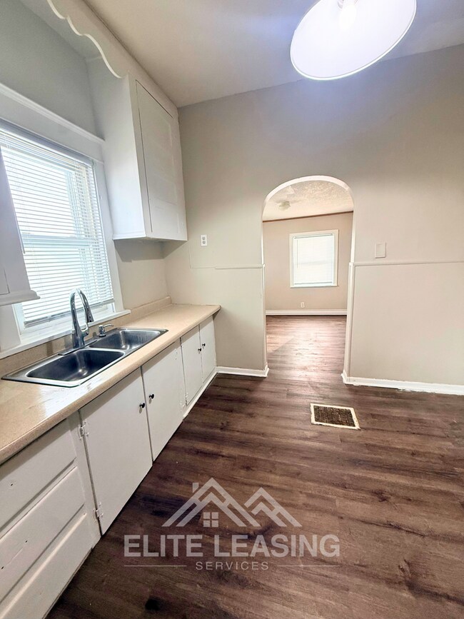 Foto del edificio - Charming 3 Bedroom Home Near Downtown Topeka!