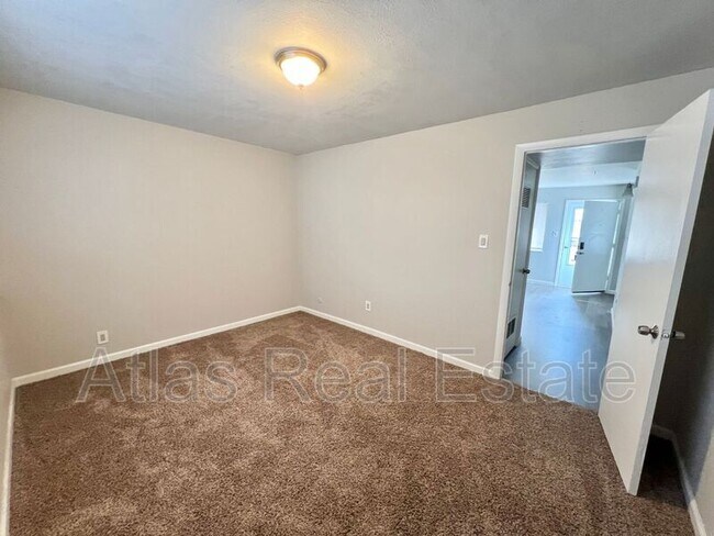 Building Photo - 4414 N Chestnut St