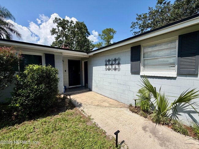Building Photo - 5143 Camellia Cir S
