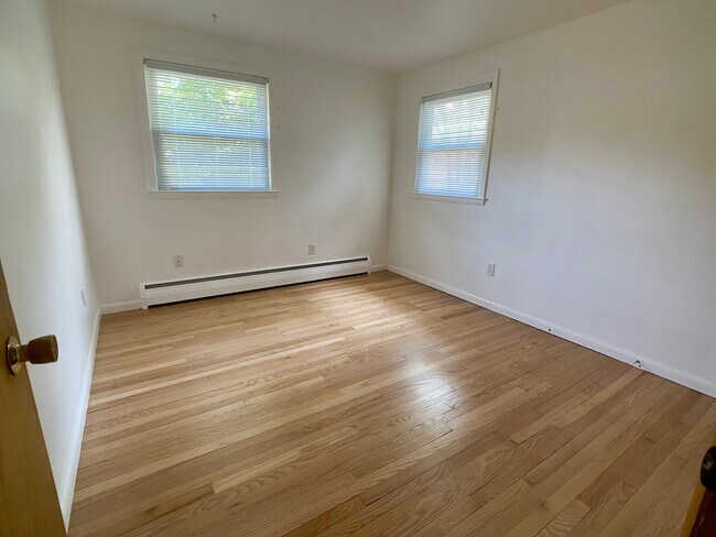 Front Bedroom - 1514 Loftsgordon Ave