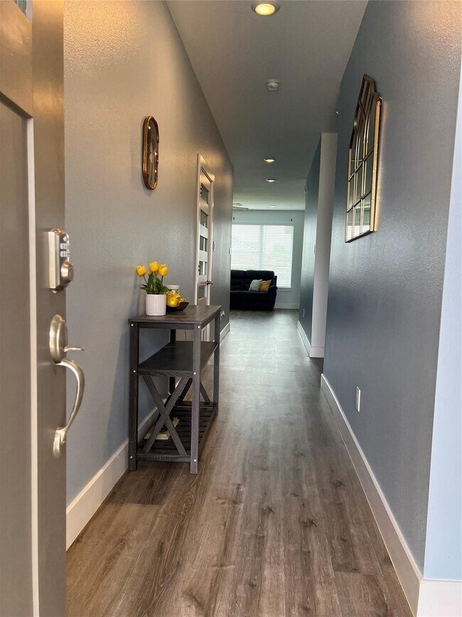 Foto del edificio - 13107 Clear View Dr