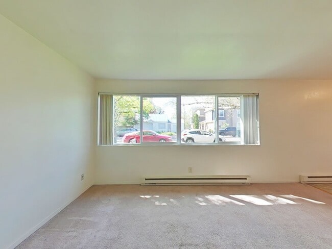 Building Photo - 2 Bedroom Apartment ~ Close to Campus ~ Ca...