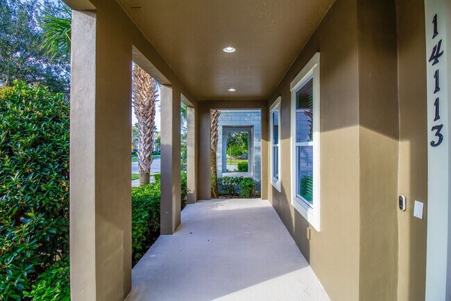 Building Photo - Gorgeous 3 bed/ 2.5 bath Townhome at Laure...