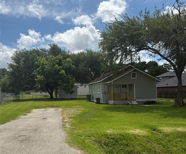Foto del edificio - 8926 Courtney Dr