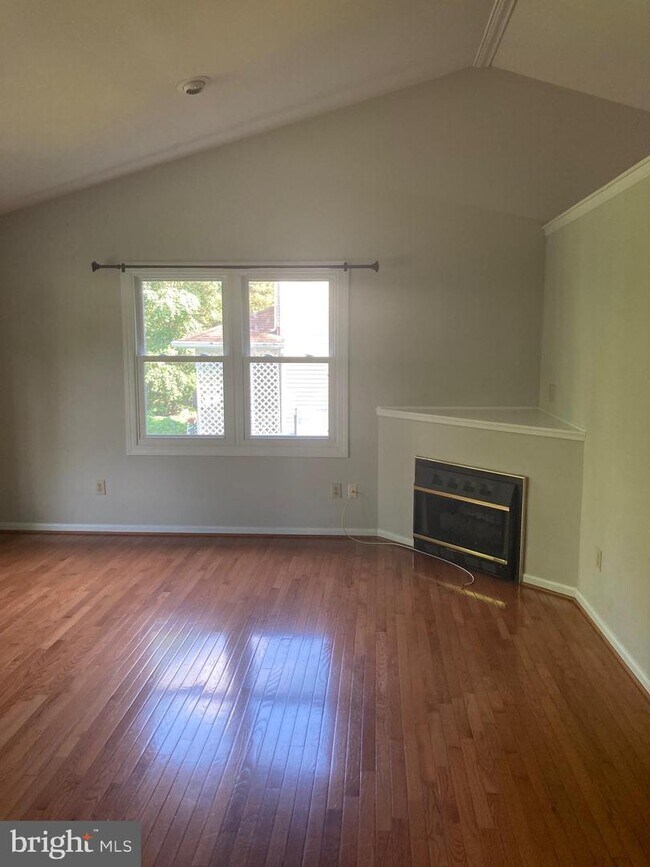 Foto del edificio - 52 Midway Rd