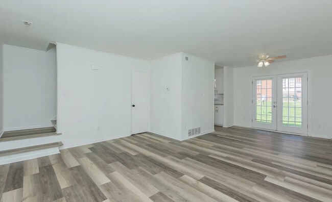 Foto del edificio - Room in Townhome on Greenbriar Rd