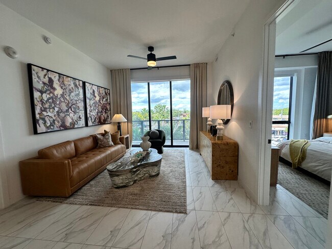 Foto del edificio - 16950 W Dixie Hwy