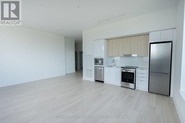 Building Photo - 5105 Hurontario St
