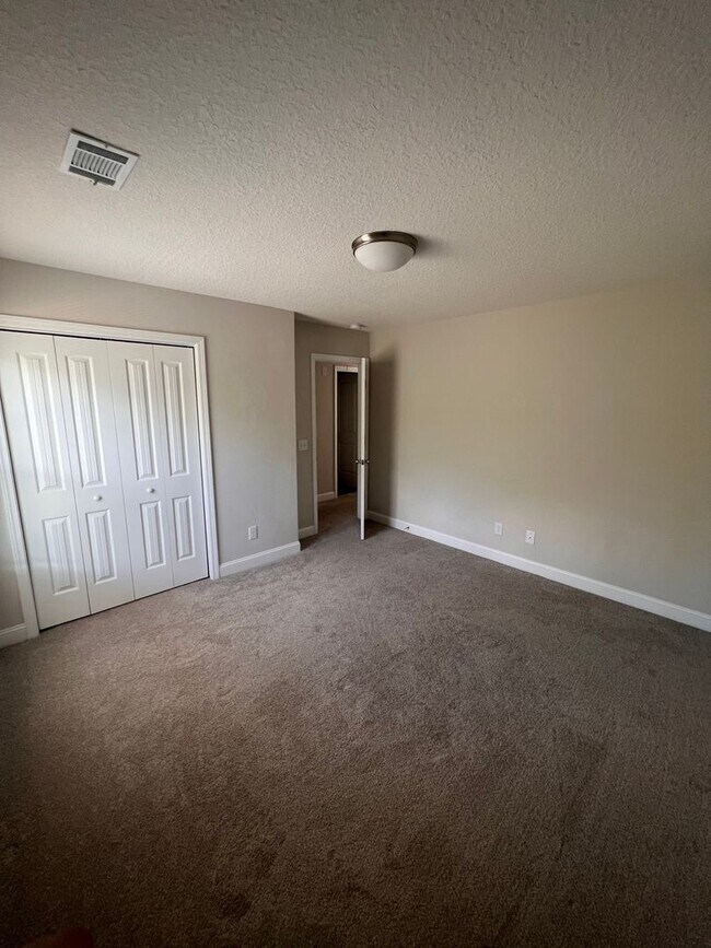 Foto del edificio - 4 bed 2.5 bath