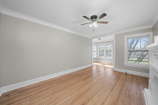 Building Photo - Massive (1255 SF)  2br/1ba in Oak Park's m...