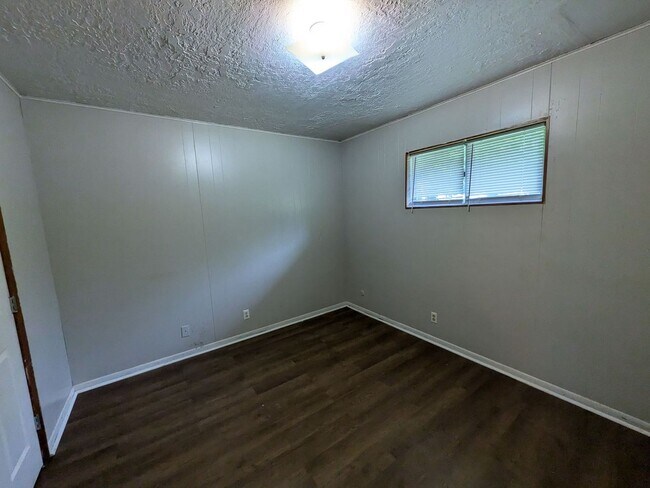 Foto del edificio - 4619 Hartel St